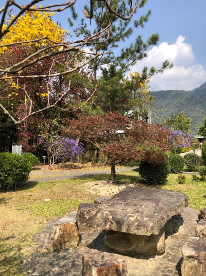 Flying Villa Nantou Exterior photo