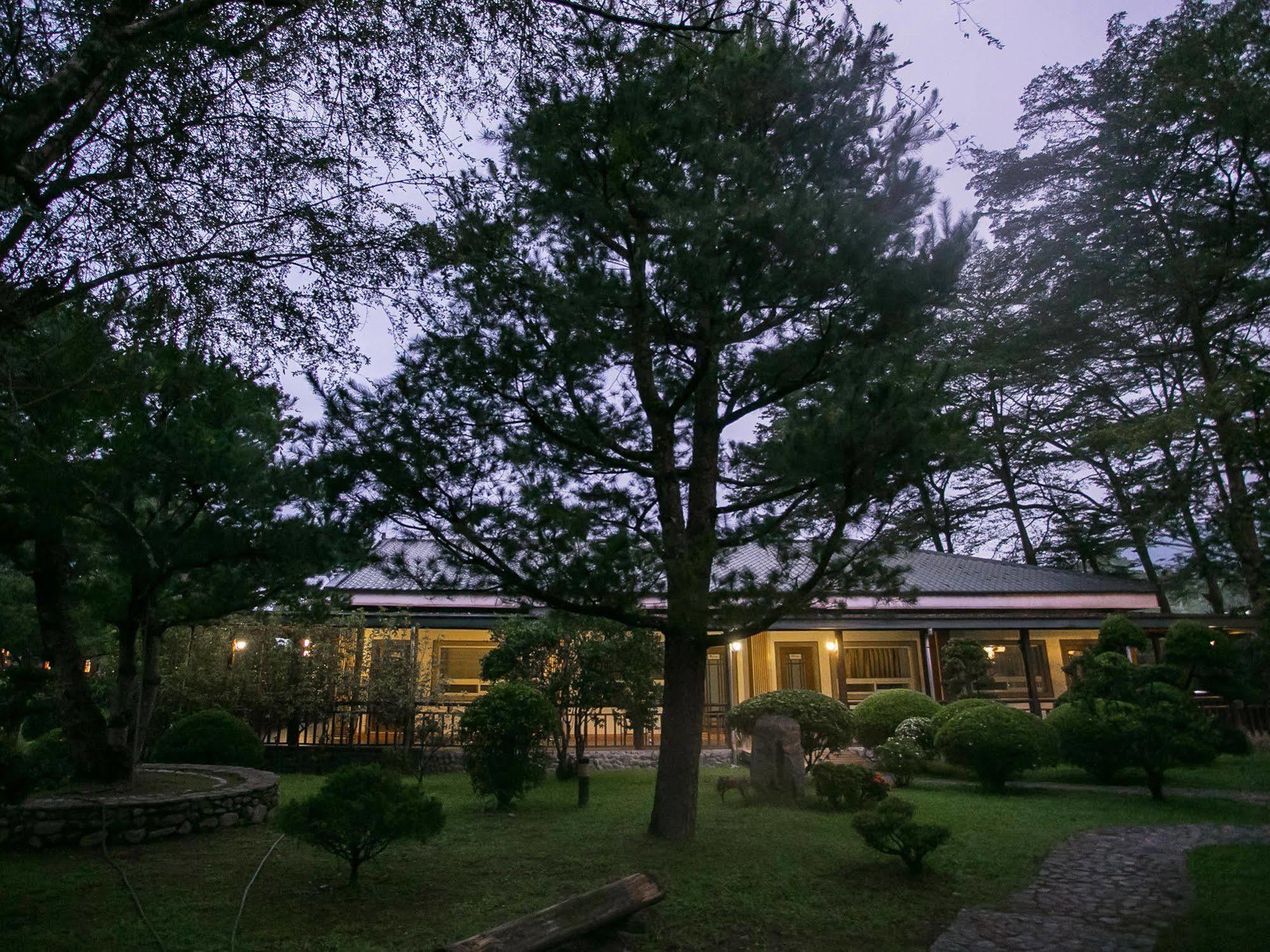 Flying Villa Nantou Exterior photo