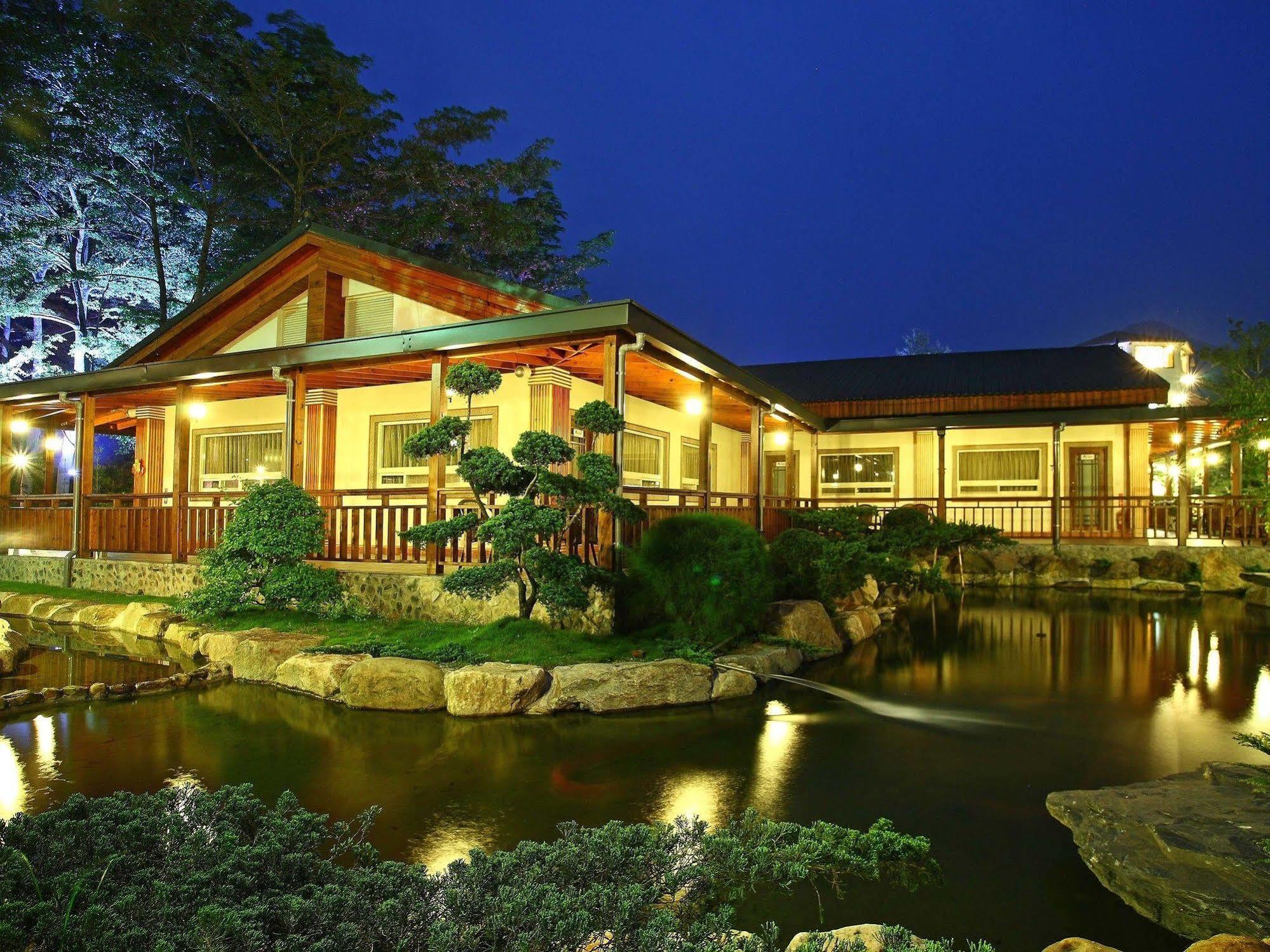 Flying Villa Nantou Exterior photo